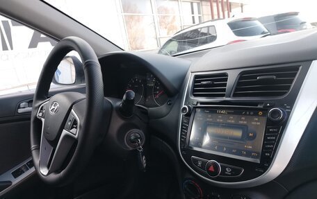 Hyundai Solaris II рестайлинг, 2011 год, 679 000 рублей, 6 фотография