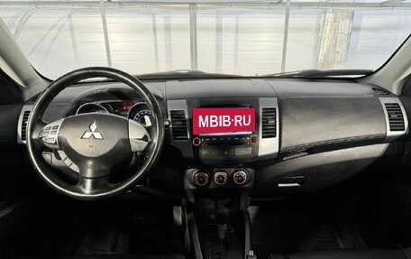 Mitsubishi Outlander III рестайлинг 3, 2010 год, 1 099 000 рублей, 13 фотография