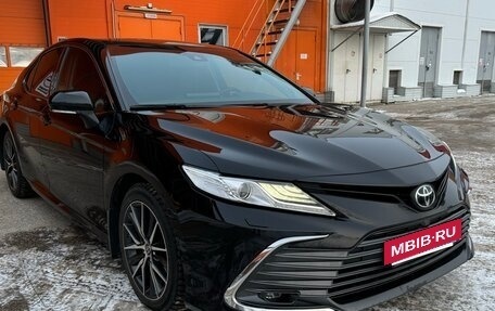 Toyota Camry, 2021 год, 3 300 000 рублей, 3 фотография