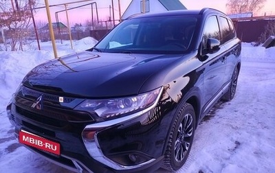 Mitsubishi Outlander III рестайлинг 3, 2022 год, 3 500 000 рублей, 1 фотография