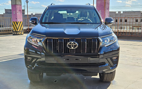 Toyota Land Cruiser Prado 150 рестайлинг 2, 2022 год, 7 200 000 рублей, 2 фотография