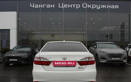 Toyota Camry, 2017 год, 1 699 000 рублей, 6 фотография