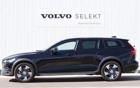 Volvo V60 Cross Country II, 2023 год, 4 555 000 рублей, 7 фотография