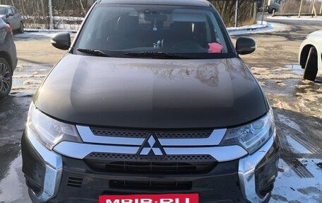 Mitsubishi Outlander III рестайлинг 3, 2018 год, 1 850 000 рублей, 5 фотография