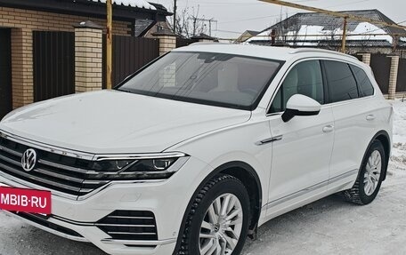 Volkswagen Touareg III, 2019 год, 4 200 000 рублей, 3 фотография