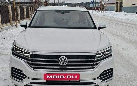 Volkswagen Touareg III, 2019 год, 4 200 000 рублей, 2 фотография