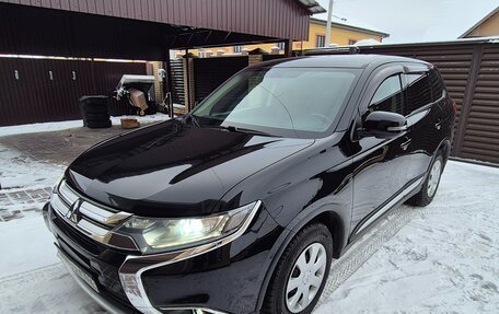 Mitsubishi Outlander III рестайлинг 3, 2017 год, 2 100 000 рублей, 3 фотография