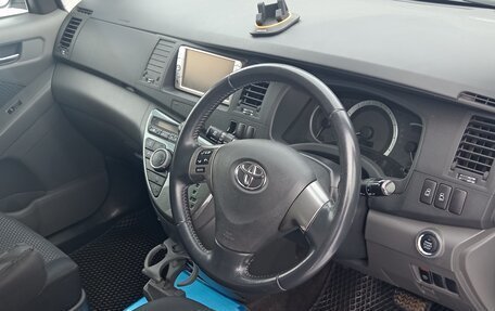 Toyota ISis I, 2010 год, 1 400 000 рублей, 4 фотография