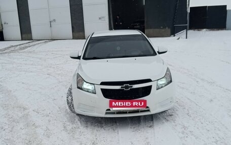 Chevrolet Cruze II, 2011 год, 710 000 рублей, 3 фотография