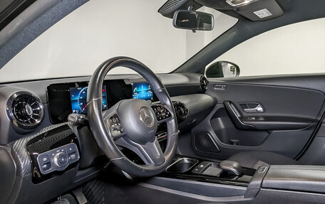 Mercedes-Benz A-Класс, 2019 год, 2 325 000 рублей, 23 фотография