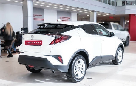 Toyota C-HR I рестайлинг, 2024 год, 3 990 000 рублей, 6 фотография