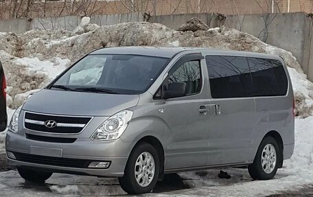 Hyundai Grand Starex Grand Starex I рестайлинг 2, 2011 год, 1 800 000 рублей, 2 фотография