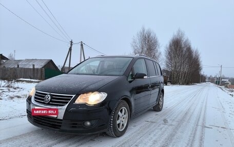 Volkswagen Touran III, 2007 год, 500 000 рублей, 2 фотография