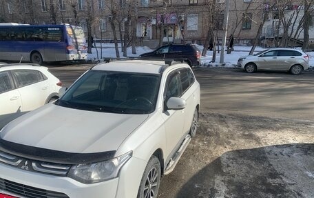 Mitsubishi Outlander III рестайлинг 3, 2013 год, 1 490 000 рублей, 2 фотография