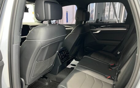 Volkswagen Touareg III, 2018 год, 4 490 000 рублей, 7 фотография