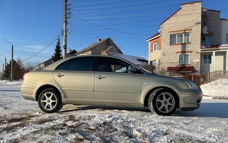 Toyota Avensis III рестайлинг, 2004 год, 900 000 рублей, 23 фотография