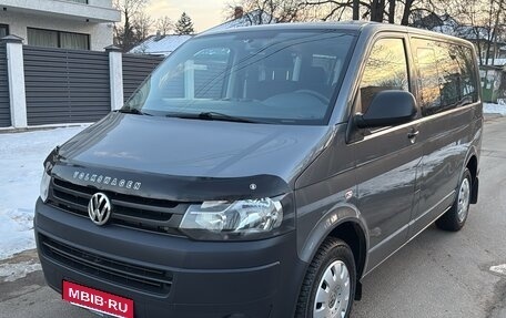 Volkswagen Caravelle T5, 2011 год, 2 670 000 рублей, 1 фотография