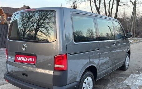 Volkswagen Caravelle T5, 2011 год, 2 670 000 рублей, 2 фотография