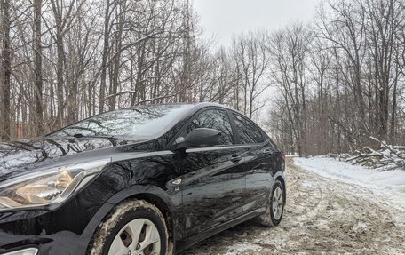 Hyundai Solaris II рестайлинг, 2015 год, 975 000 рублей, 1 фотография