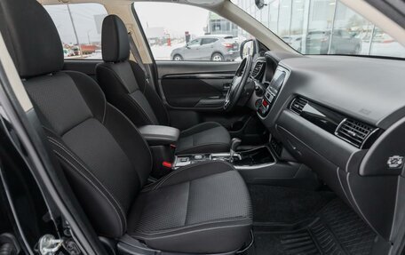 Mitsubishi Outlander III рестайлинг 3, 2019 год, 2 470 000 рублей, 12 фотография