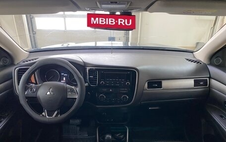 Mitsubishi Outlander III рестайлинг 3, 2017 год, 1 979 999 рублей, 17 фотография