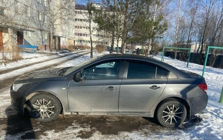 Chevrolet Cruze II, 2010 год, 560 000 рублей, 4 фотография