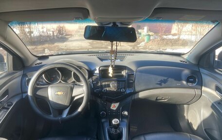 Chevrolet Cruze II, 2010 год, 560 000 рублей, 8 фотография