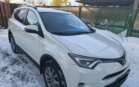 Toyota RAV4, 2015 год, 2 350 000 рублей, 4 фотография