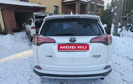 Toyota RAV4, 2015 год, 2 350 000 рублей, 13 фотография