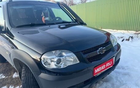 Chevrolet Niva I рестайлинг, 2017 год, 795 000 рублей, 1 фотография