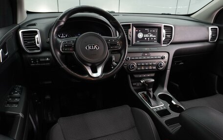 KIA Sportage IV рестайлинг, 2018 год, 2 099 000 рублей, 6 фотография