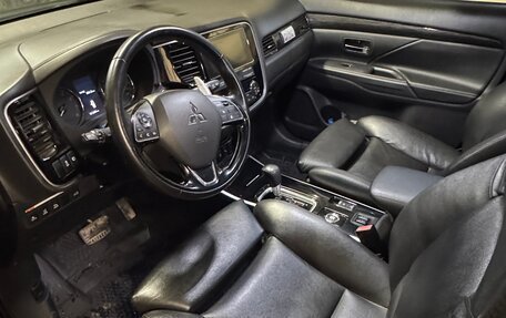 Mitsubishi Outlander III рестайлинг 3, 2017 год, 2 950 000 рублей, 5 фотография