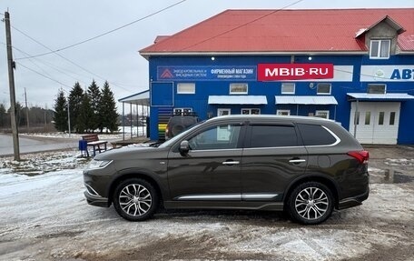 Mitsubishi Outlander III рестайлинг 3, 2017 год, 2 950 000 рублей, 3 фотография