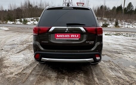 Mitsubishi Outlander III рестайлинг 3, 2017 год, 2 950 000 рублей, 2 фотография