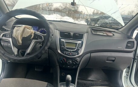 Hyundai Solaris II рестайлинг, 2013 год, 490 000 рублей, 17 фотография