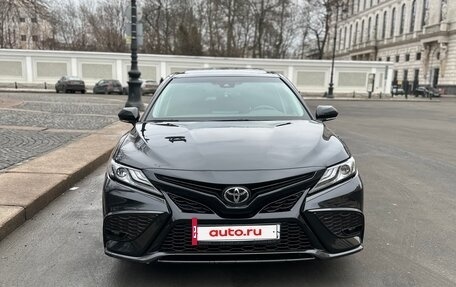 Toyota Camry, 2022 год, 3 550 000 рублей, 2 фотография