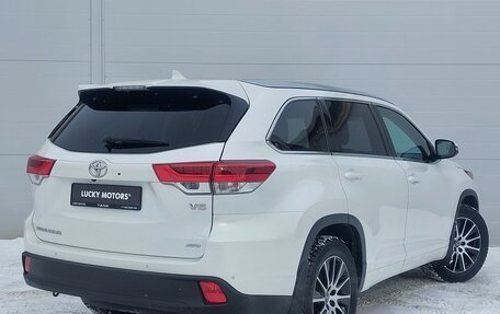 Toyota Highlander III, 2018 год, 4 090 000 рублей, 8 фотография