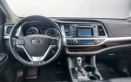 Toyota Highlander III, 2018 год, 4 090 000 рублей, 27 фотография