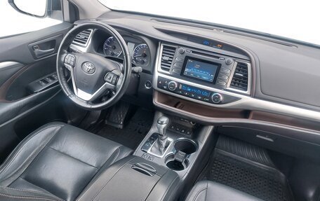 Toyota Highlander III, 2018 год, 4 090 000 рублей, 24 фотография