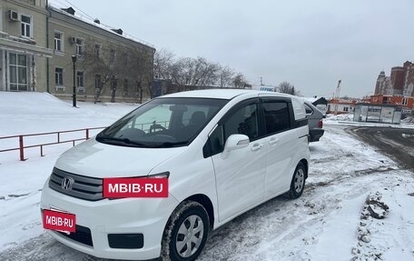 Honda Freed I, 2013 год, 1 400 000 рублей, 18 фотография