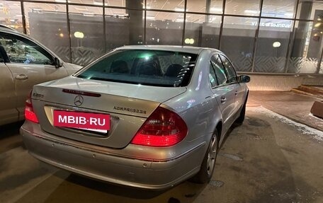 Mercedes-Benz E-Класс, 2004 год, 849 000 рублей, 3 фотография