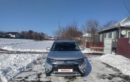 Mitsubishi Outlander III рестайлинг 3, 2019 год, 2 890 000 рублей, 4 фотография