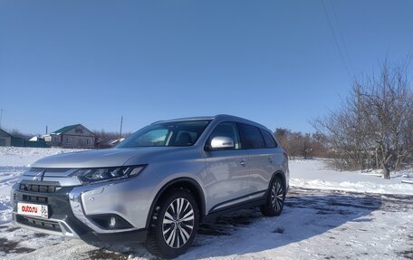 Mitsubishi Outlander III рестайлинг 3, 2019 год, 2 890 000 рублей, 6 фотография