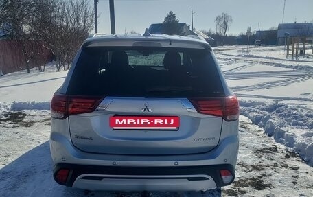 Mitsubishi Outlander III рестайлинг 3, 2019 год, 2 890 000 рублей, 17 фотография