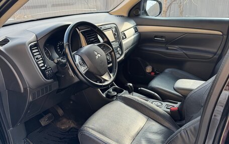 Mitsubishi Outlander III рестайлинг 3, 2014 год, 1 580 000 рублей, 6 фотография