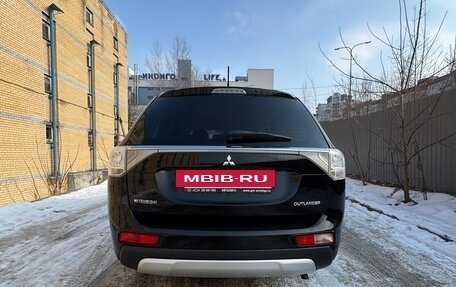 Mitsubishi Outlander III рестайлинг 3, 2014 год, 1 580 000 рублей, 5 фотография