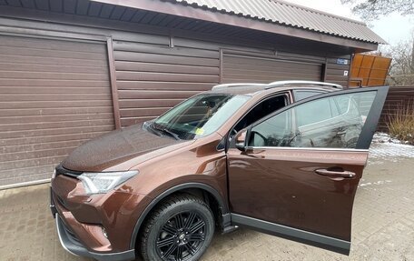 Toyota RAV4, 2017 год, 2 350 000 рублей, 7 фотография