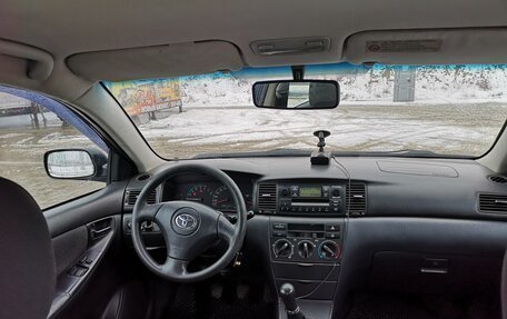 Toyota Corolla, 2003 год, 410 000 рублей, 10 фотография