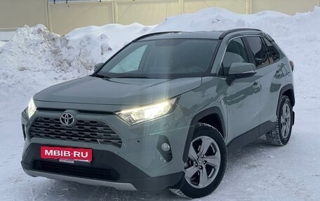 Toyota RAV4, 2019 год, 3 300 000 рублей, 2 фотография