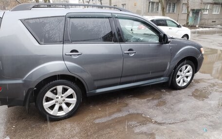 Mitsubishi Outlander III рестайлинг 3, 2011 год, 950 000 рублей, 4 фотография